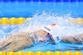 国足无缘2026世界杯-战神重临！Karsa回归首秀斩获MVP级表现，加拿大观众山呼海啸